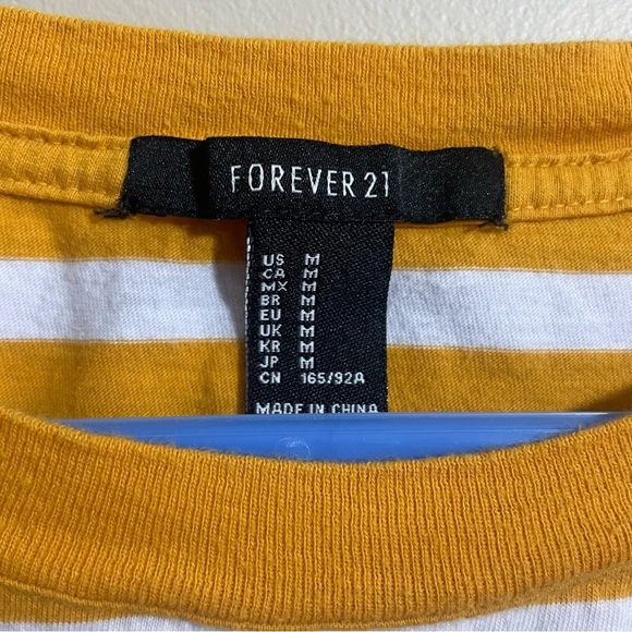 STRIPED Short Sleeve Crop top Top T-Shirt | Forever 21 - Picture 3 of 5